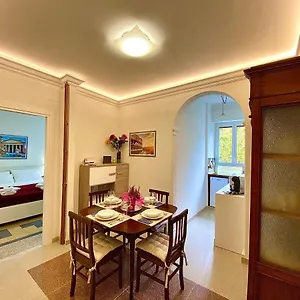  Apartment Domus Delphi Italy