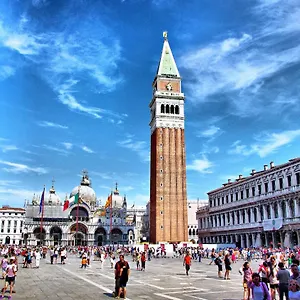  Hébergement de vacances Raggio Di Sole Dietro Piazza San Marco